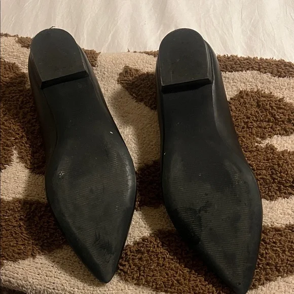 Black Pointed Toe Women's flats - Picture 2 of 5
